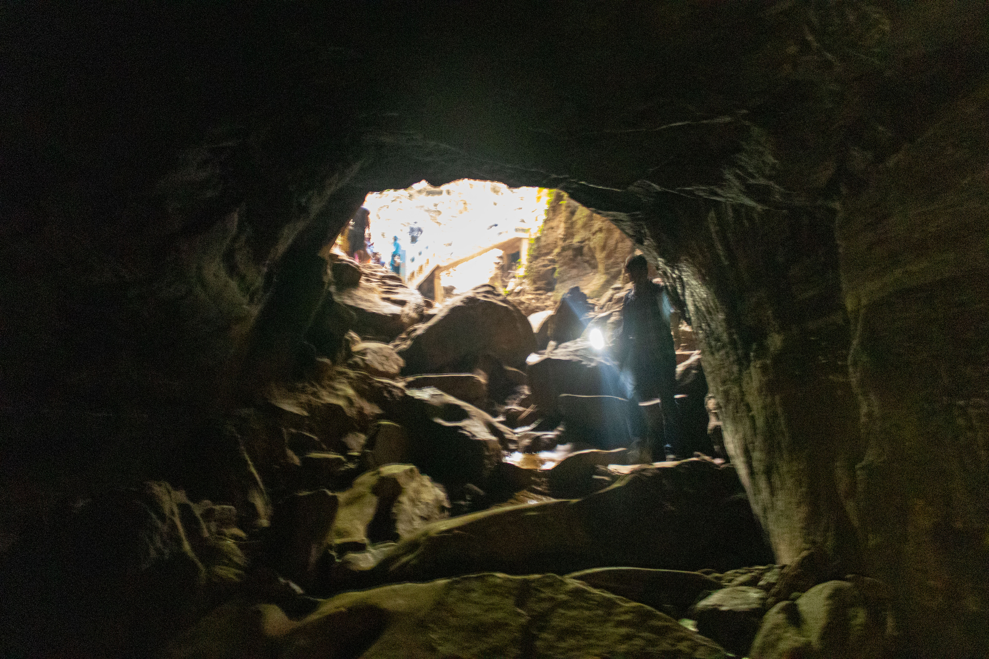 Devout Palace Administrator Thwarts Evil Queen  Obadiah Defies Jezebel